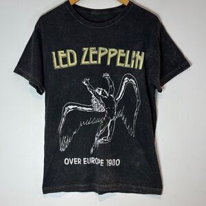 Led Zeppelin Graphic Tee size men’s small 
100% cotton unisex